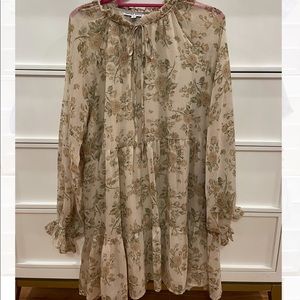 Beautiful dress! Very good condition!